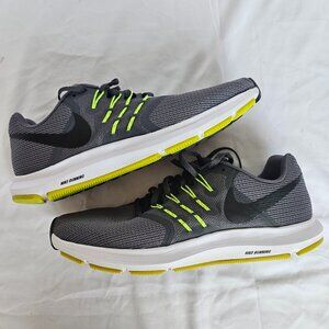 Men's Nike Run Swift Size 9.5 Gray Green